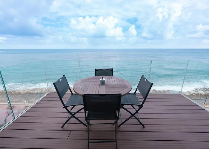 Stunning Seafront Flat In Sliema